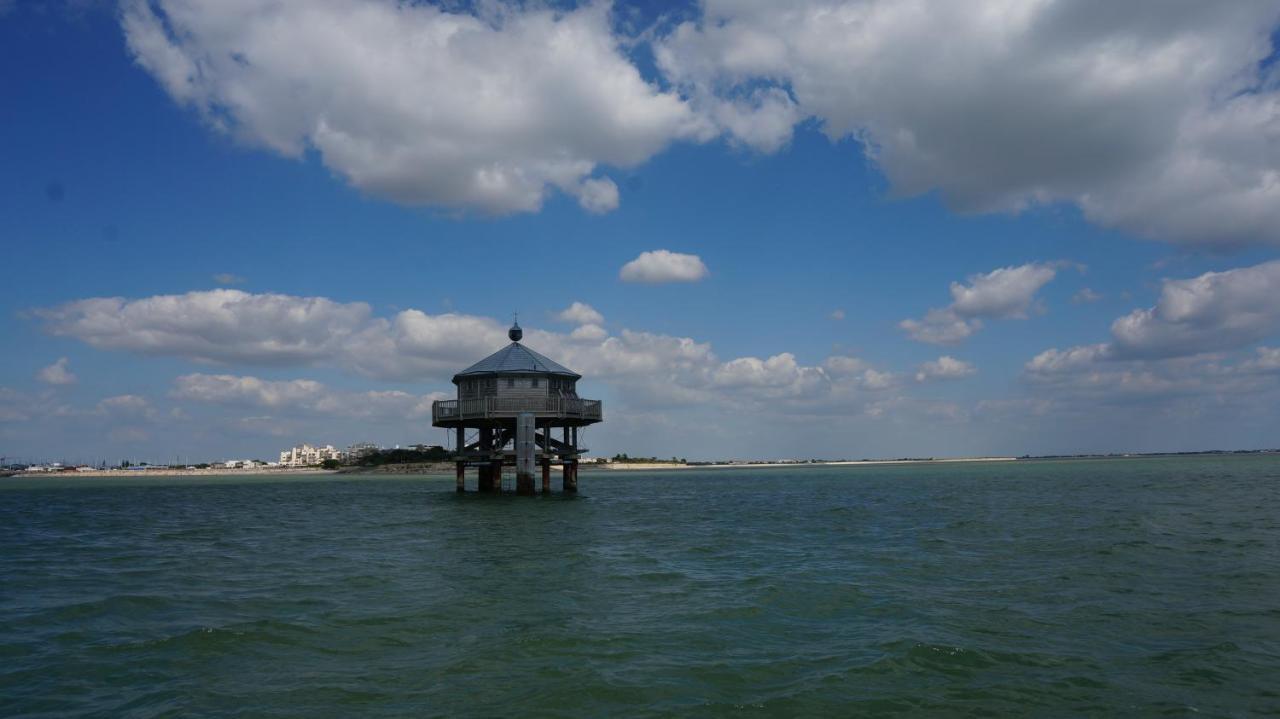 Готель La Rochelle Sur L'Eau Екстер'єр фото