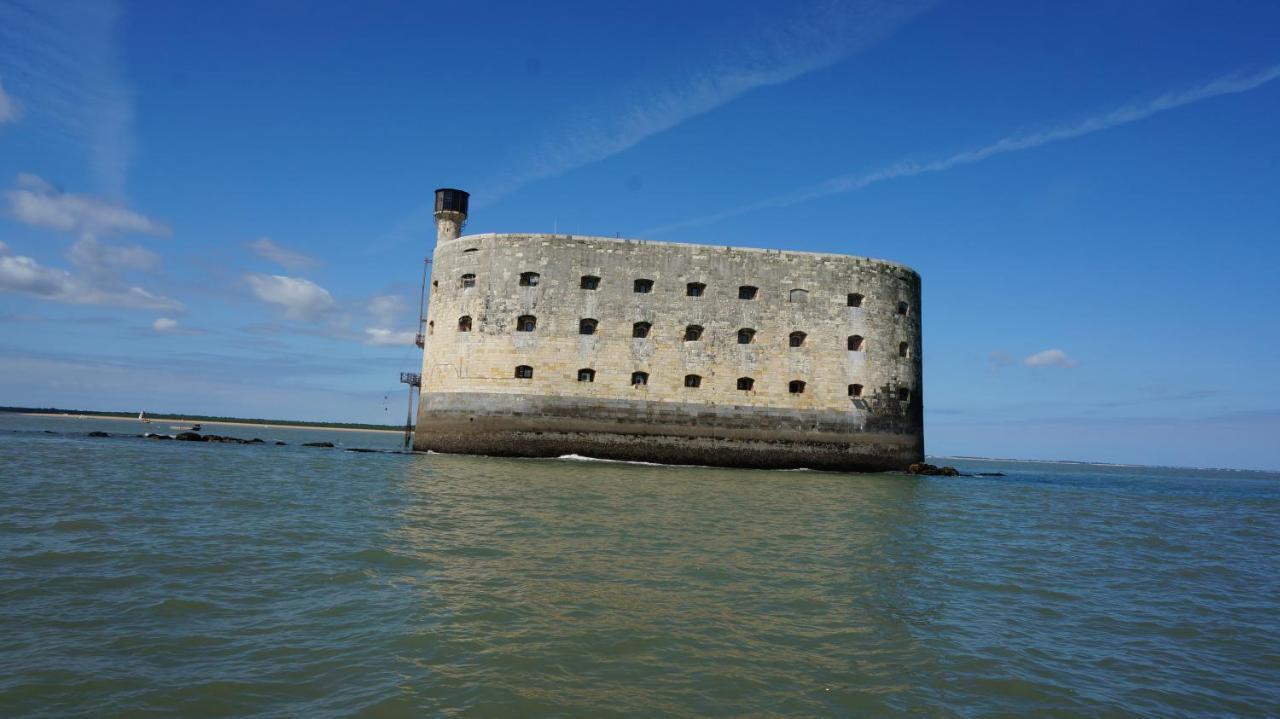 Готель La Rochelle Sur L'Eau Екстер'єр фото