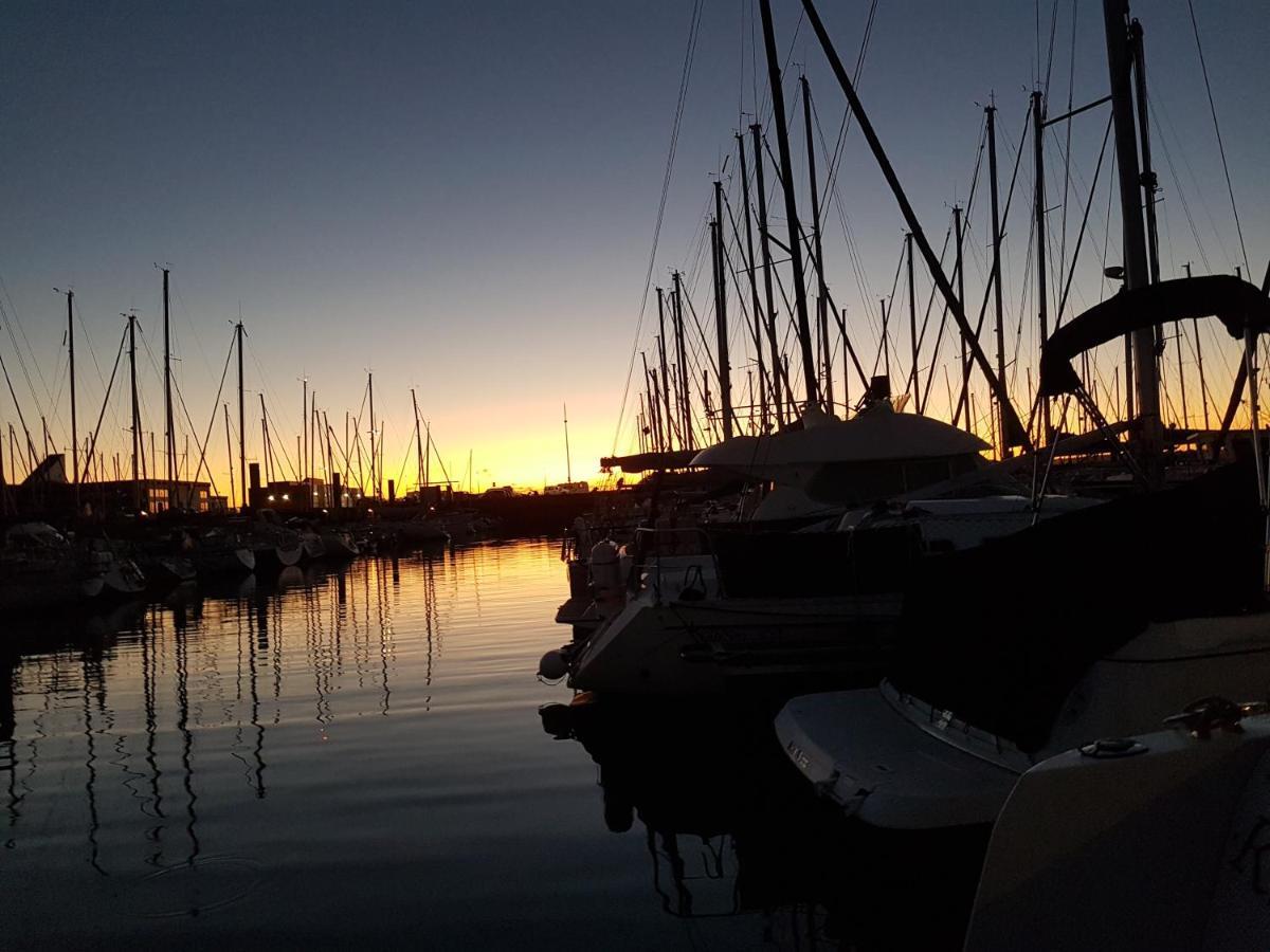 Готель La Rochelle Sur L'Eau Екстер'єр фото